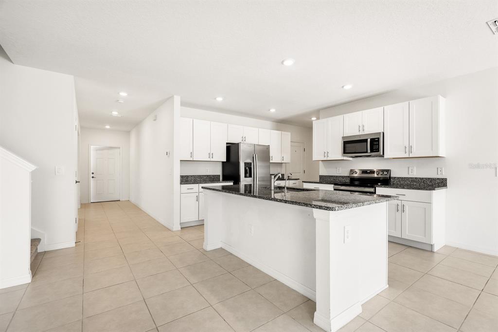 2881 Silver Scallop Loop Wimauma, FL 33598 - Photo 10 of 40