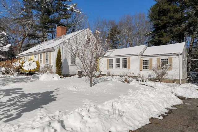 $575,000 | 561 Circuit Street, Hanover, MA 02339