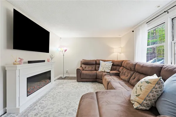 $589,000 | 1187 South Precinct Street, Taunton, MA 02718