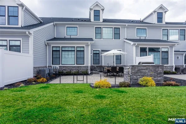 $1,295,000 | 7 St Andrews Circle, River Vale, NJ 07675