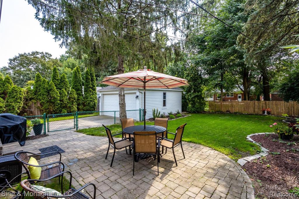 1015 Hawthorne Road Grosse Pointe Woods, MI 48236 - Photo 28 of 40