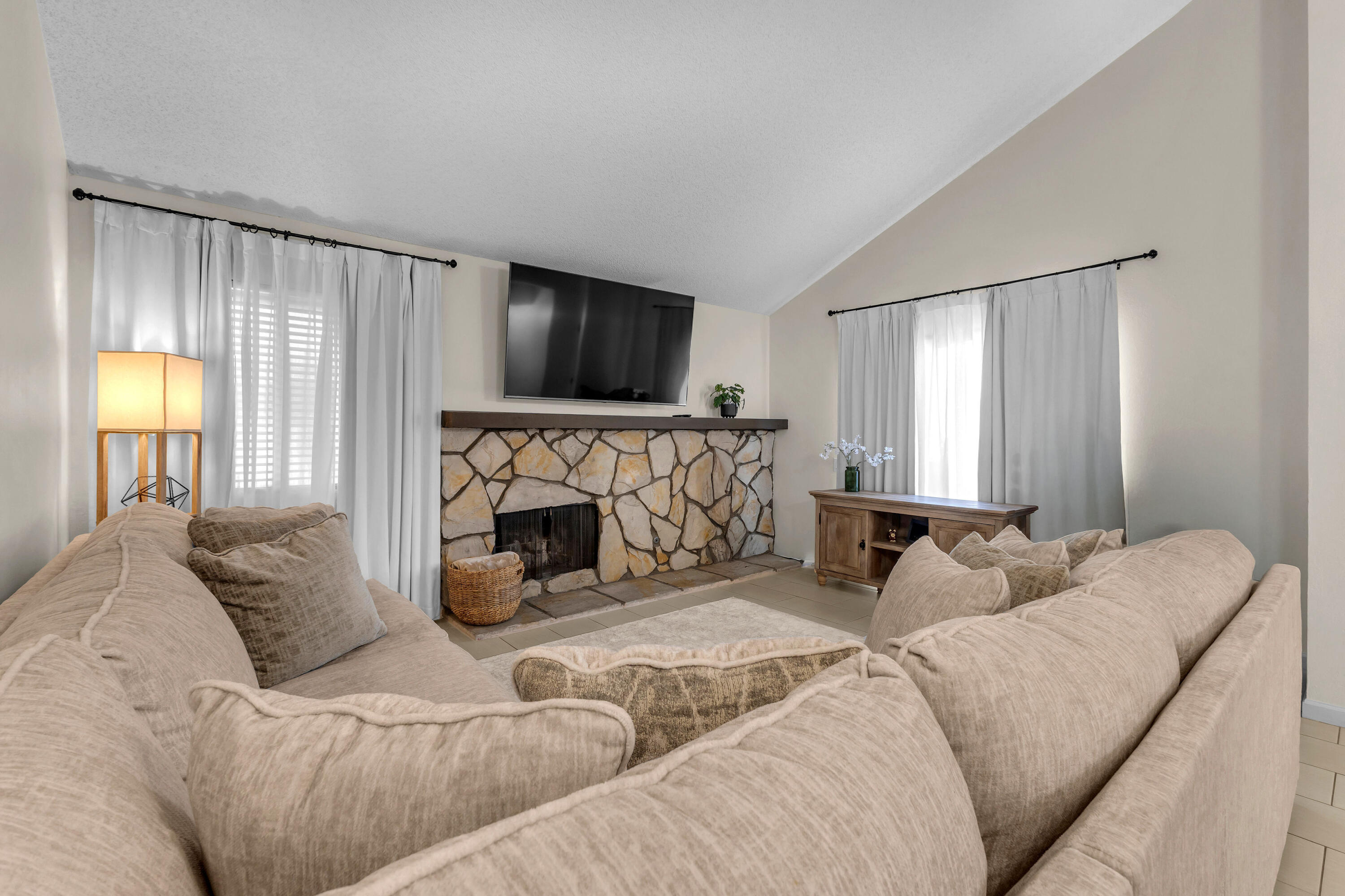 47395 Monroe Street, Unit 102 Indio, CA 92201 - Photo 5 of 43 IMG_2076