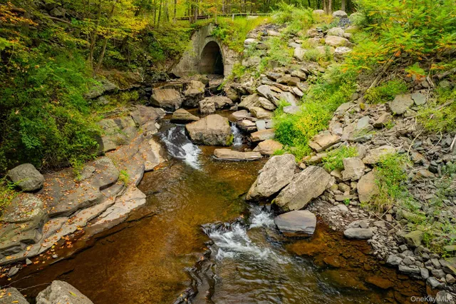 $279,000 | 2 Shingle Kill Court, Sparrowbush, NY 12780