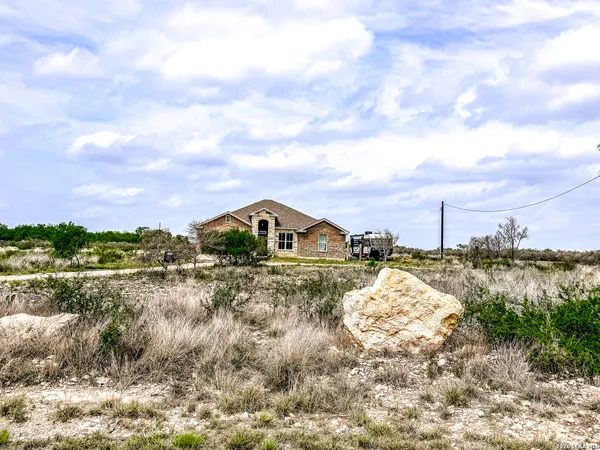 $415,000 | 281 Legend Hills, Uvalde, TX 78801