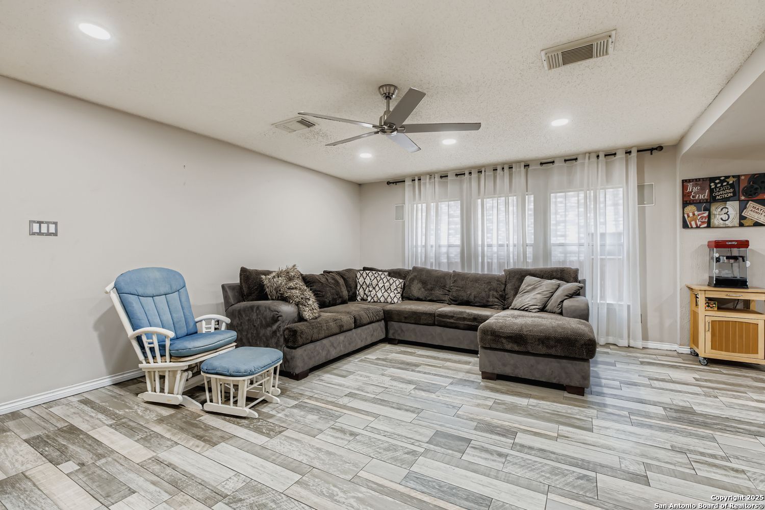 8614 Cross Spring San Antonio, TX 78251 - Photo 3 of 24 a living room with furniture