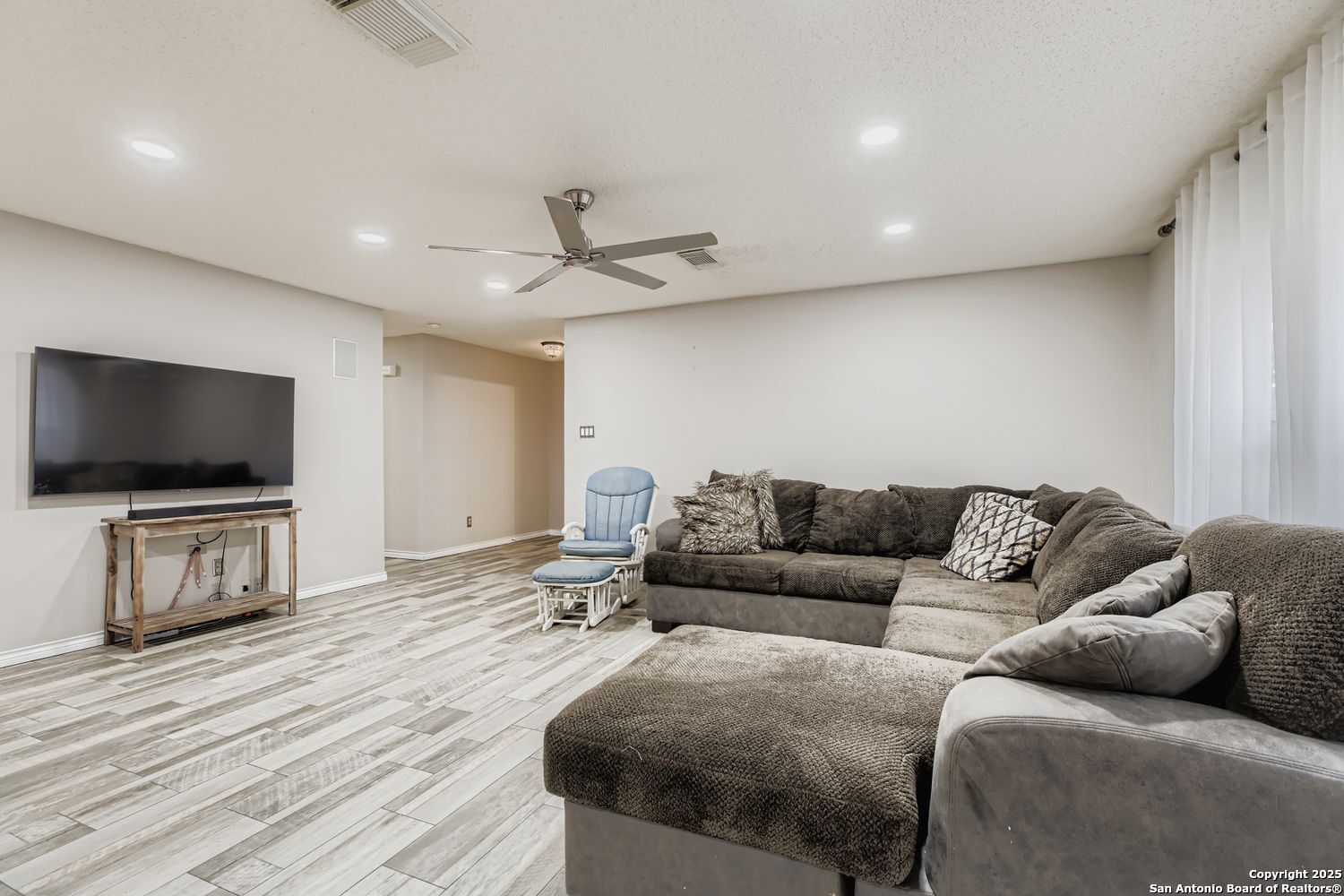 8614 Cross Spring San Antonio, TX 78251 - Photo 4 of 24 a living room with furniture and a flat screen tv