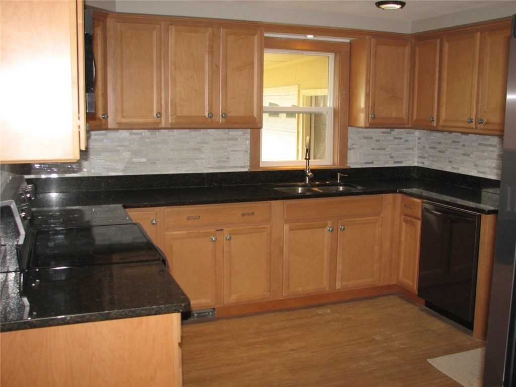 12 Lonesome Pine Road Cumberland, RI 02864 - Photo 4 of 34 Gallery Image 4