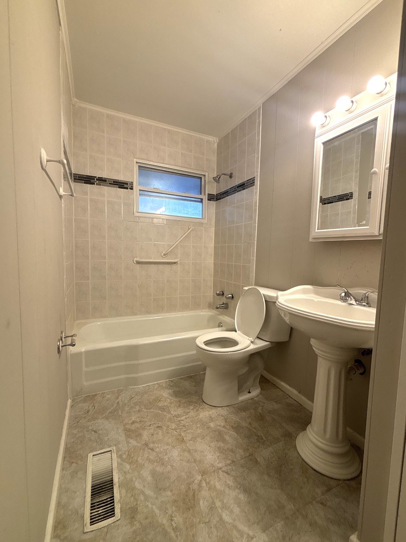 826 South Main Street Lombard, IL 60148 - Photo 10 of 12