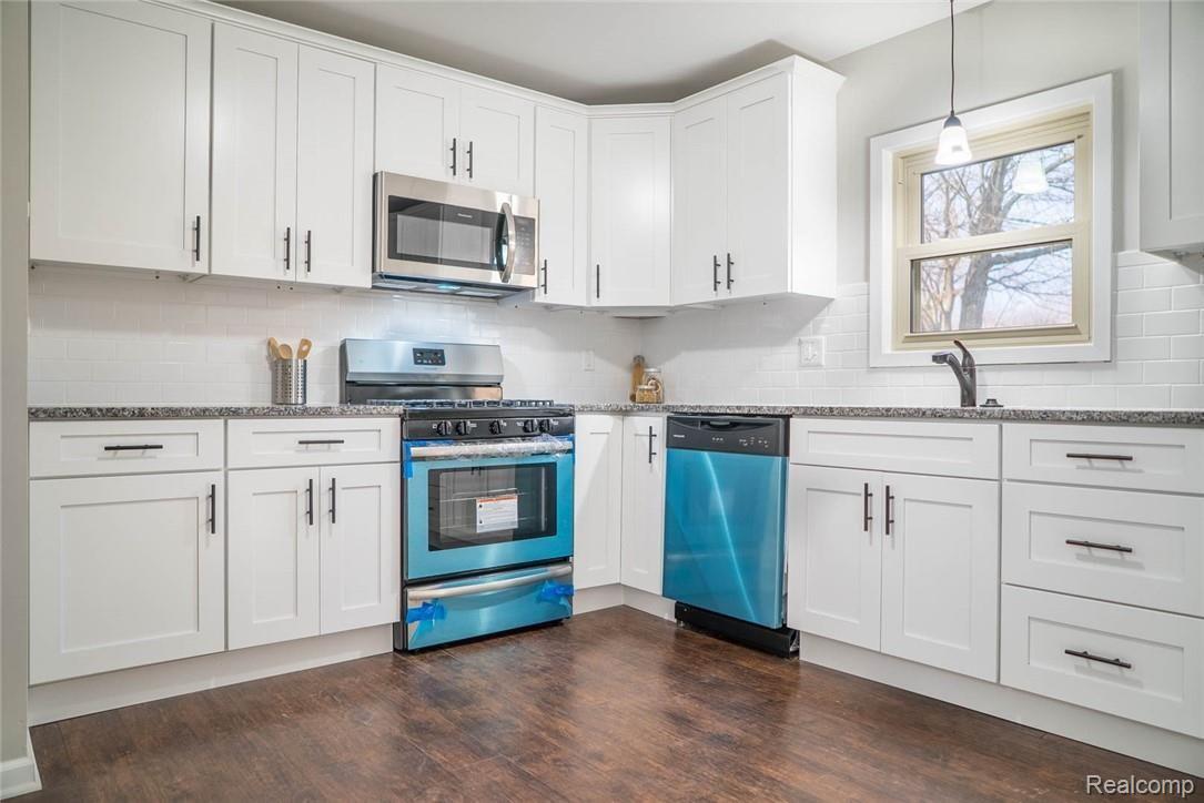 2814 Wakefield Road Berkley, MI 48072 - Photo 4 of 21 Kitchen #1.jpg