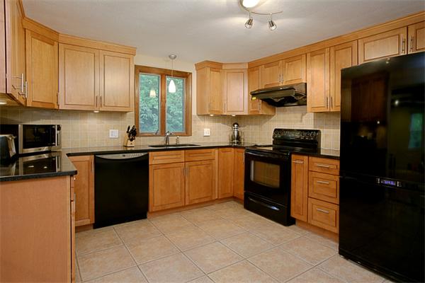 33 Belmore Road Natick, MA 01760 - Photo 2 of 10