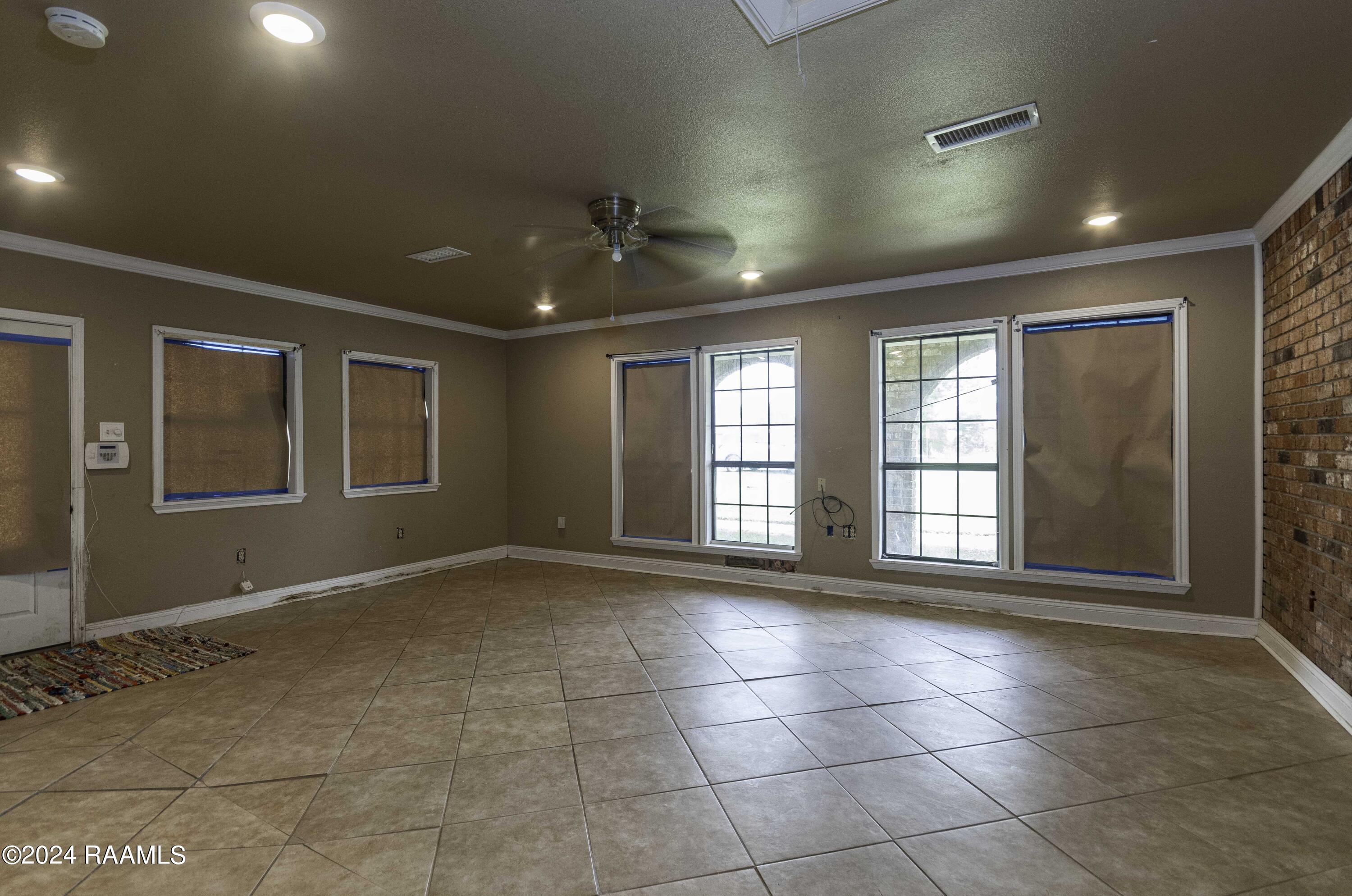 1020 Alexander Road St. Martinville, LA 70582 - Photo 11 of 19 Living Room 1