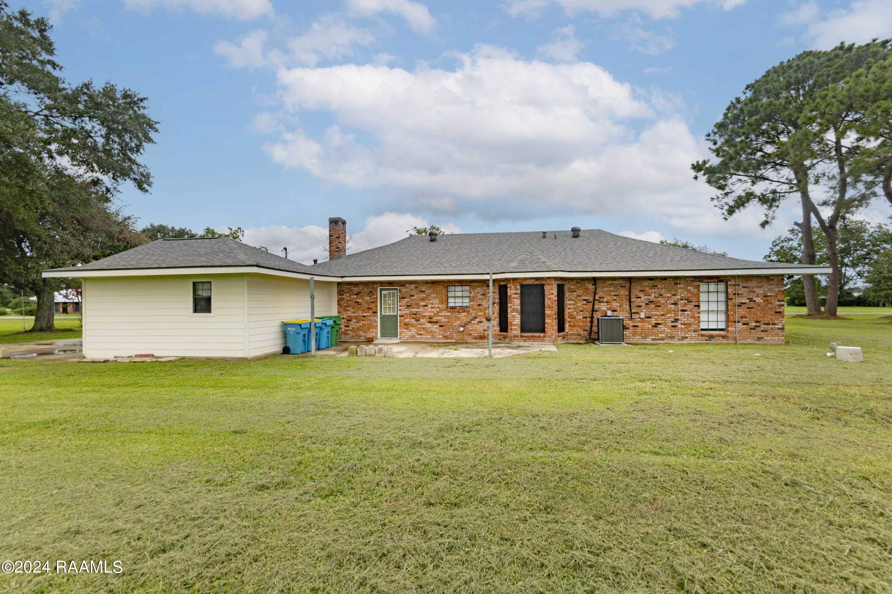 1020 Alexander Road St. Martinville, LA 70582 - Photo 3 of 19 Back 1