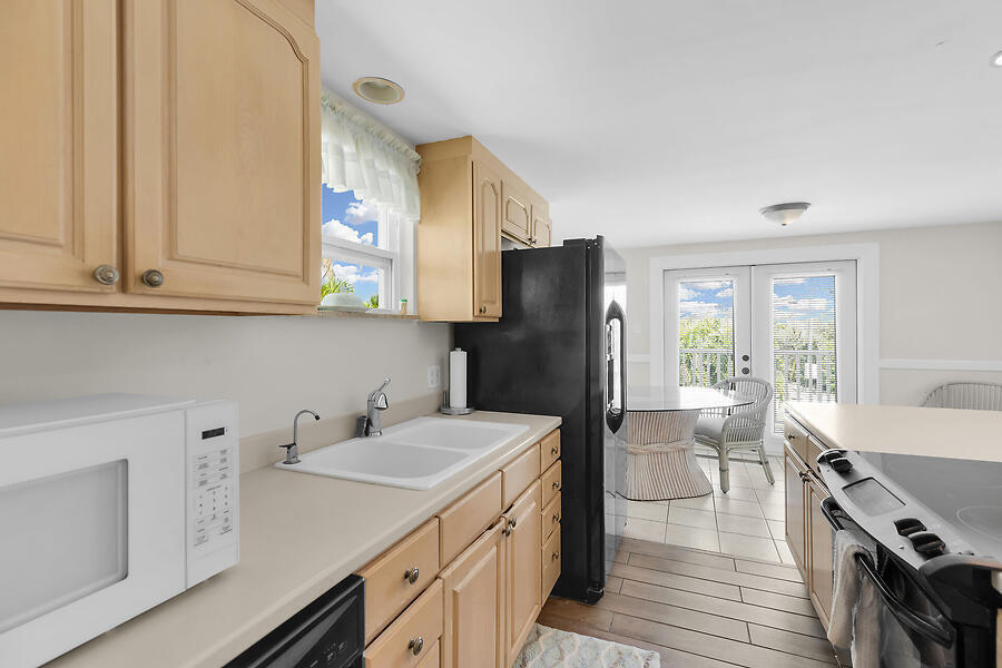 303 Sombrero Beach Road Marathon, FL 33050 - Photo 50 of 84 Side A-Kitchen