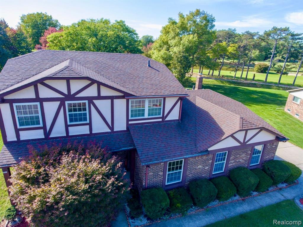 621 Lockmoore Court Rochester, MI 48307 - Photo 5 of 46