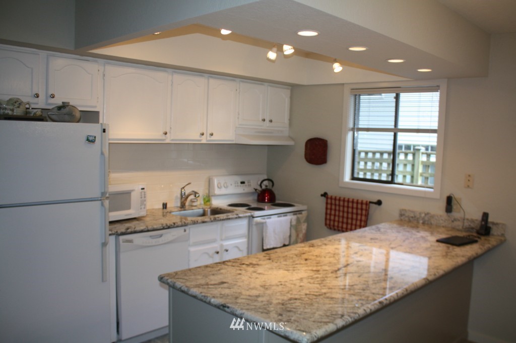 8603 244th Street Southwest, Unit 2B Edmonds, WA 98026 - Photo 9 of 15 Gallery Image 9
