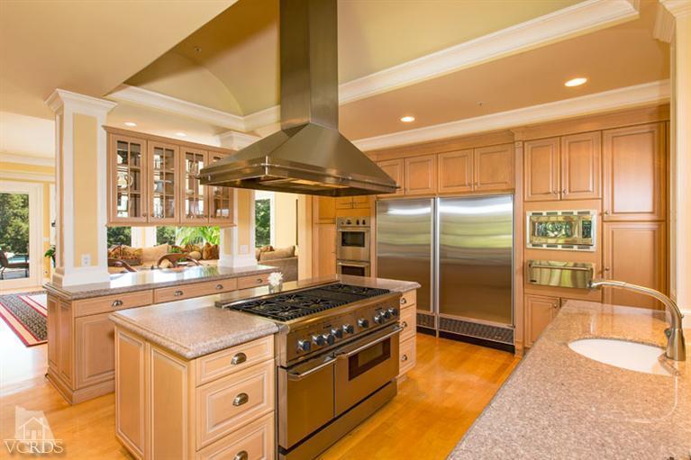 2702 Ladbrook Way Thousand Oaks, CA 91361 - Photo 13 of 45 a kitchen that has a stove and a refrigerator