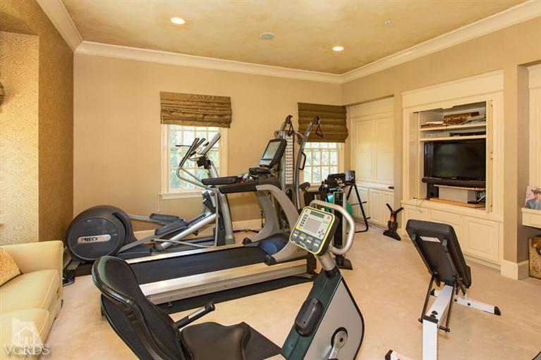 2702 Ladbrook Way Thousand Oaks, CA 91361 - Photo 19 of 45 a view of a room with gym equipment
