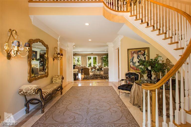 2702 Ladbrook Way Thousand Oaks, CA 91361 - Photo 5 of 45 a very nice looking room with a large window