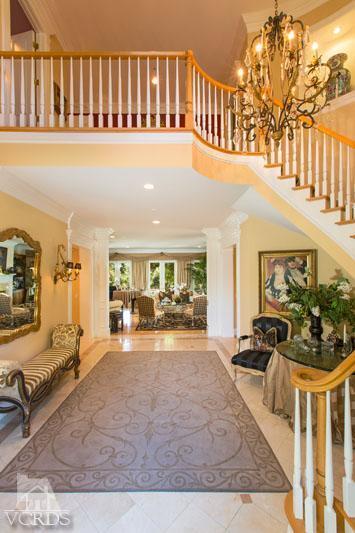 2702 Ladbrook Way Thousand Oaks, CA 91361 - Photo 6 of 45 a view of a living room and entry way