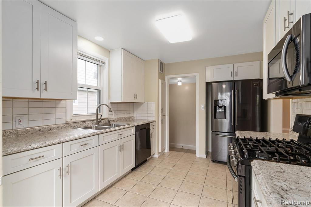 3316 Eastham Road Dearborn, MI 48120 - Photo 12 of 25
