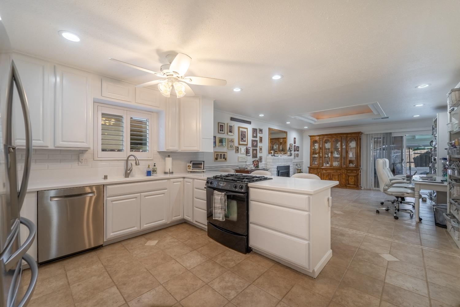 3405 Keller Street Modesto, CA 95355 - Photo 7 of 31