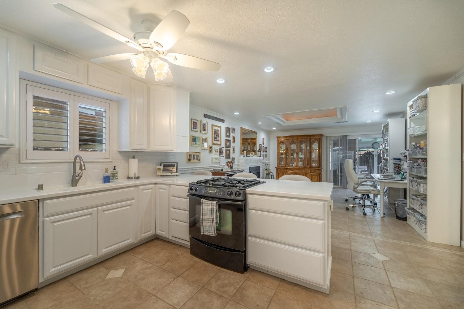 3405 Keller Street Modesto, CA 95355 - Photo 8 of 31