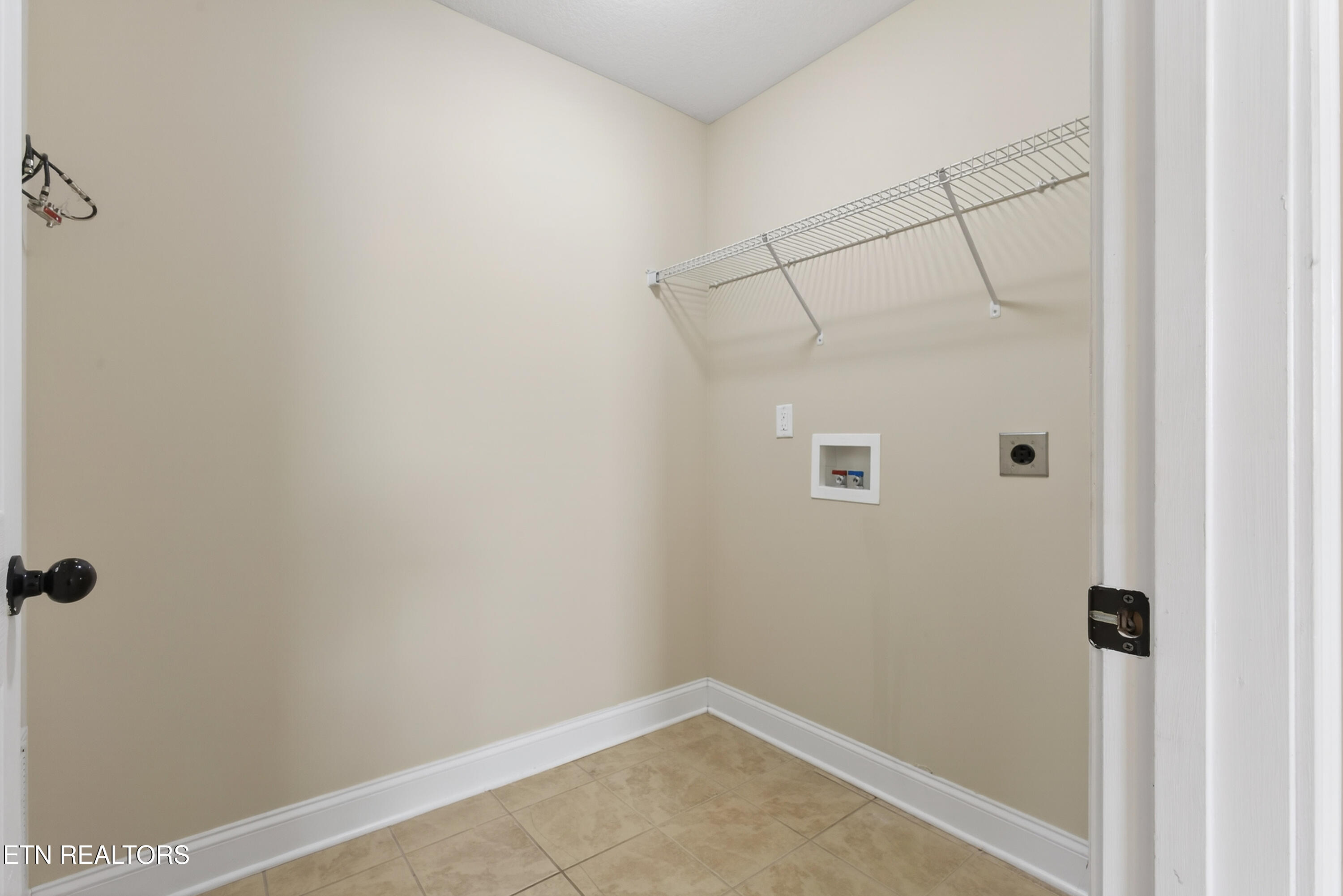 5208 Devonbrook Way Knoxville, TN 37918 - Photo 5 of 15 Laundry room
