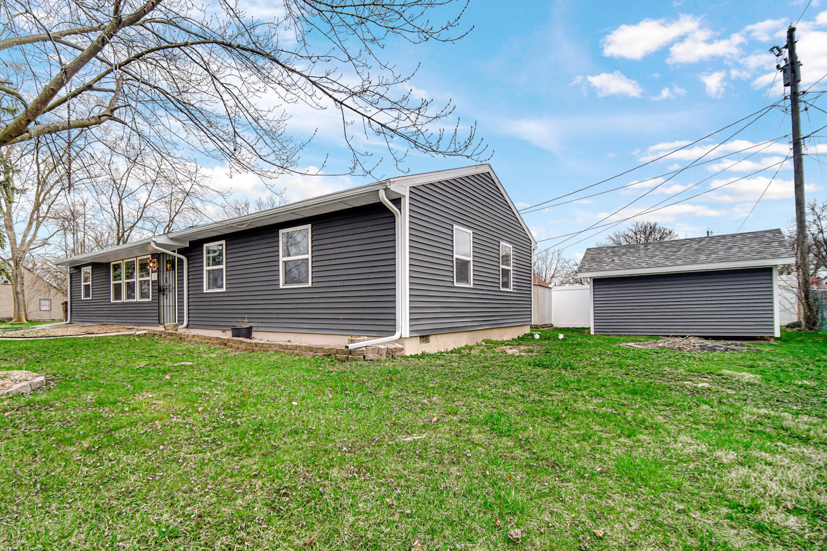 426 Nantucket Road Valparaiso, IN 46385 - Photo 3 of 24 1620x1080