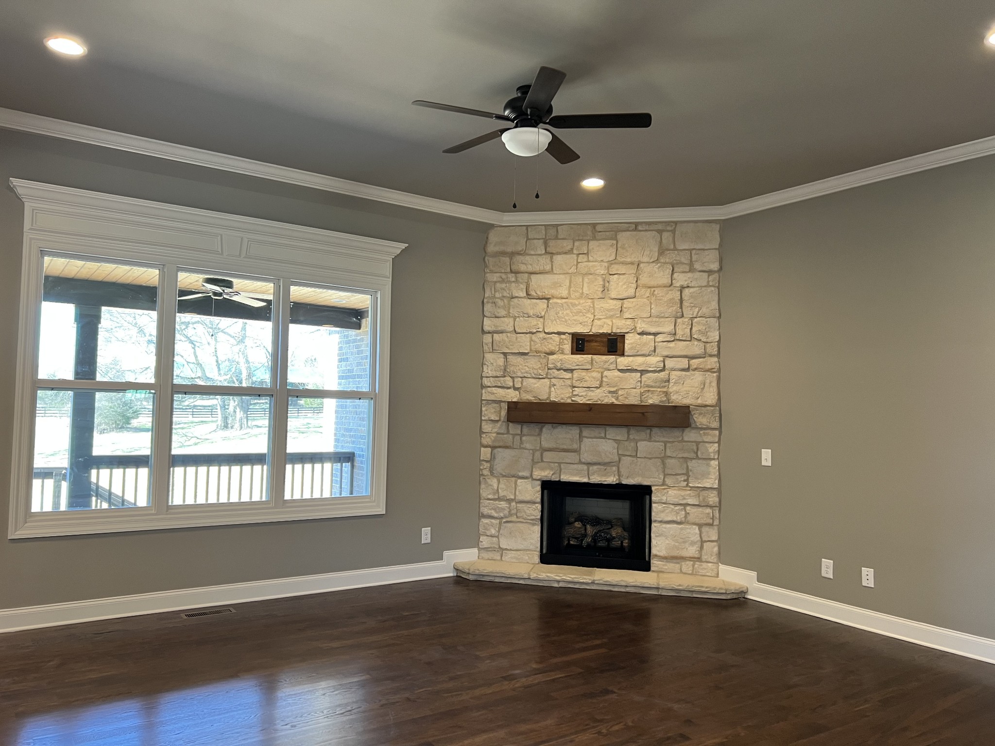 1063 Hideaway Road Columbia, TN 38401 - Photo 2 of 9