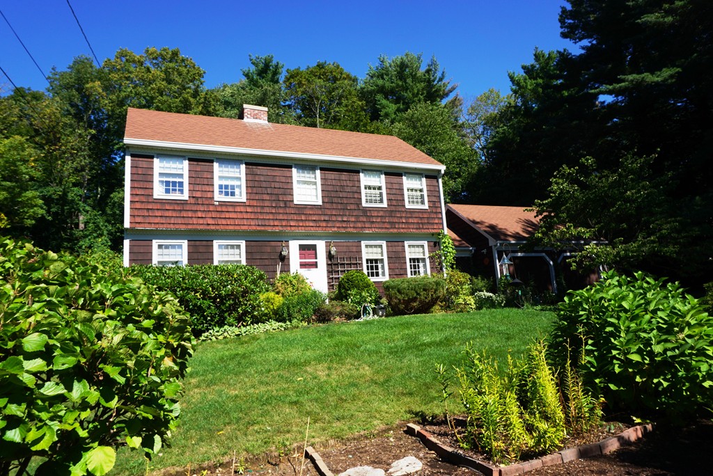 32 McGregory Road Sturbridge, MA 01566 - Photo 1 of 28 a aerial view of a house