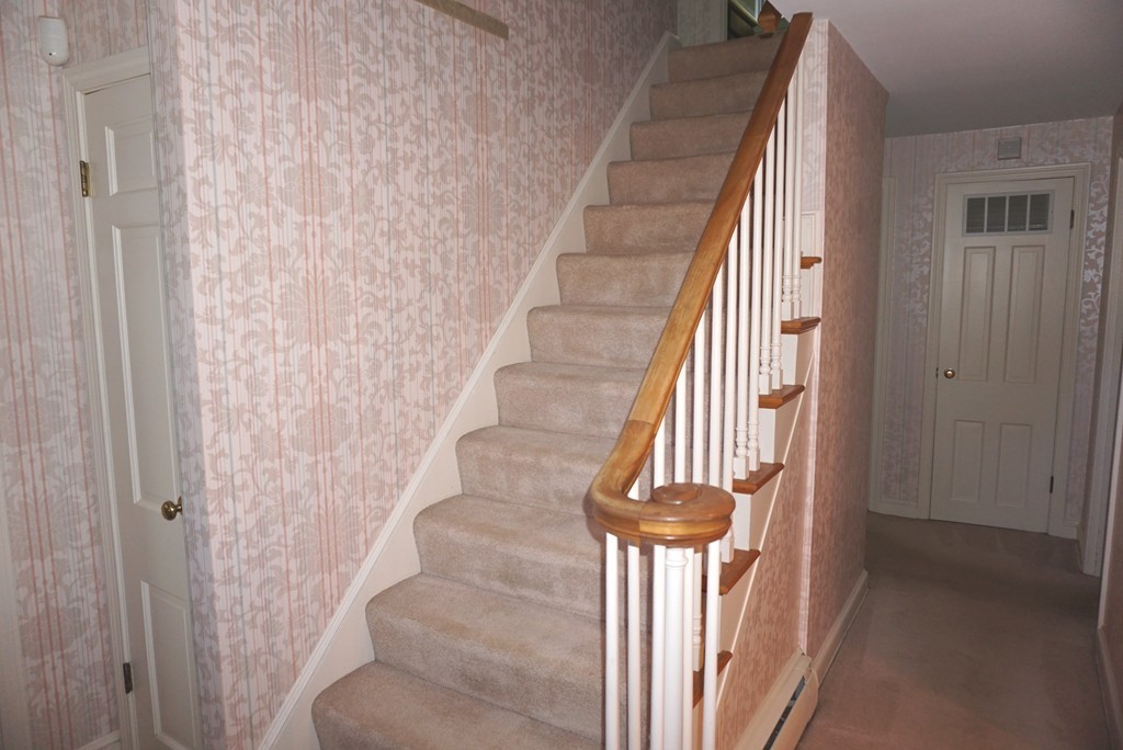 32 McGregory Road Sturbridge, MA 01566 - Photo 15 of 28 a view of entryway