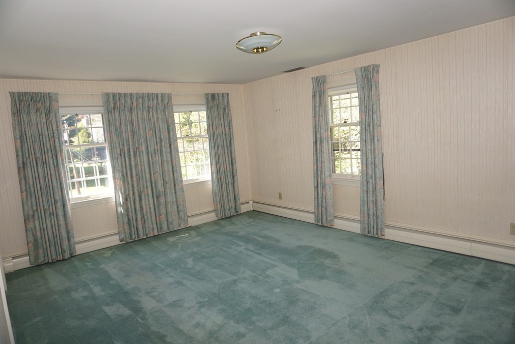 32 McGregory Road Sturbridge, MA 01566 - Photo 17 of 28 an empty room with windows