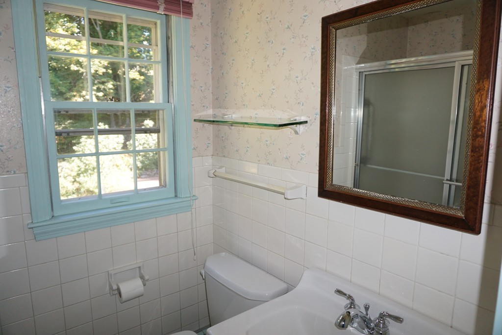 32 McGregory Road Sturbridge, MA 01566 - Photo 18 of 28 a bathroom with a toilet and a shower