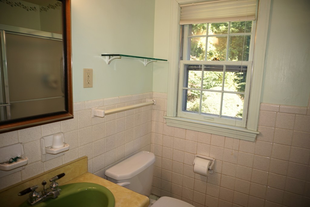 32 McGregory Road Sturbridge, MA 01566 - Photo 20 of 28 a bathroom with a toilet sink and shower