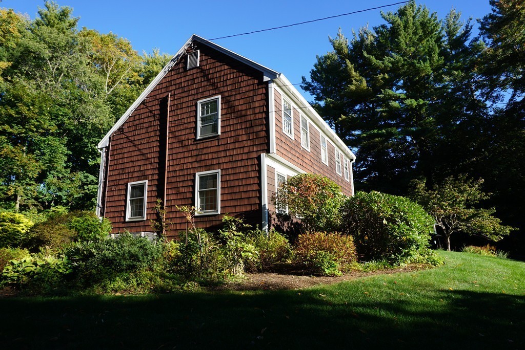 32 McGregory Road Sturbridge, MA 01566 - Photo 23 of 28 a view of a house with a yard