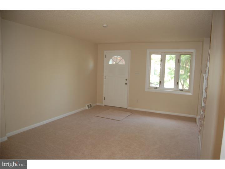 1919 Carter Road Folcroft, PA 19032 - Photo 4 of 19 Living Room