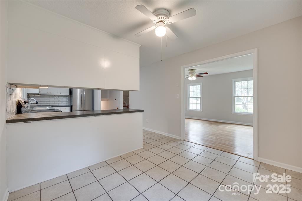 810 Applegate Court Gastonia, NC 28054 - Photo 9 of 31 a view of kitchen and window