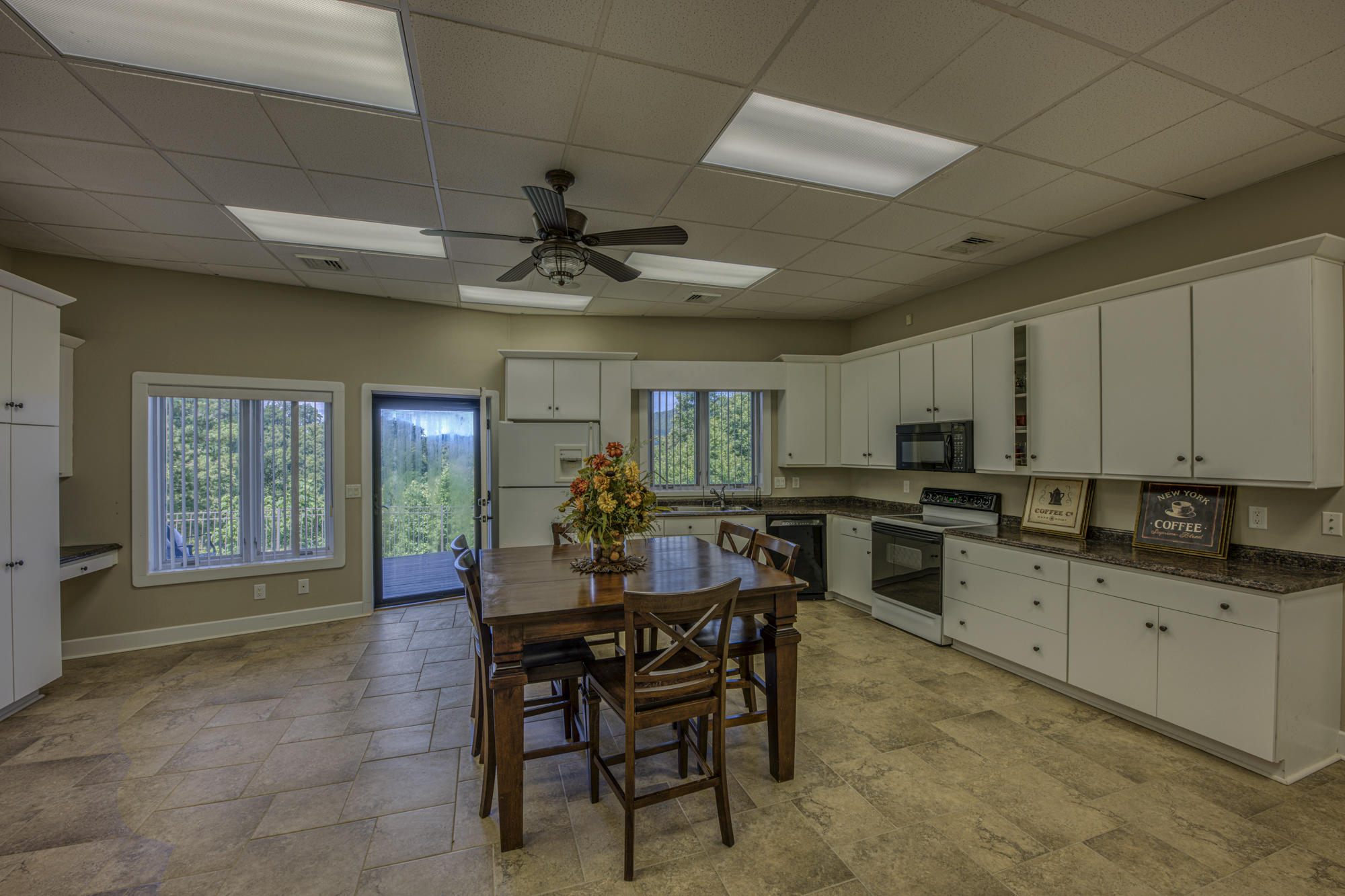 217 Roundabout Way Butler, TN 37640 - Photo 51 of 94 Z71_9194_86