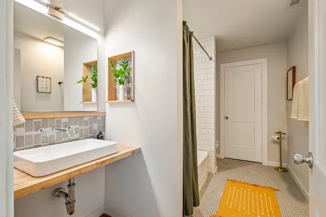 $895,000 | 618 Denson Drive, Austin, TX 78752