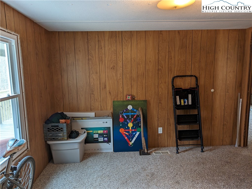 330 Sugarworth Mountain Road Boone, NC 28607 - Photo 40 of 43 a room with furniture and musical instruments