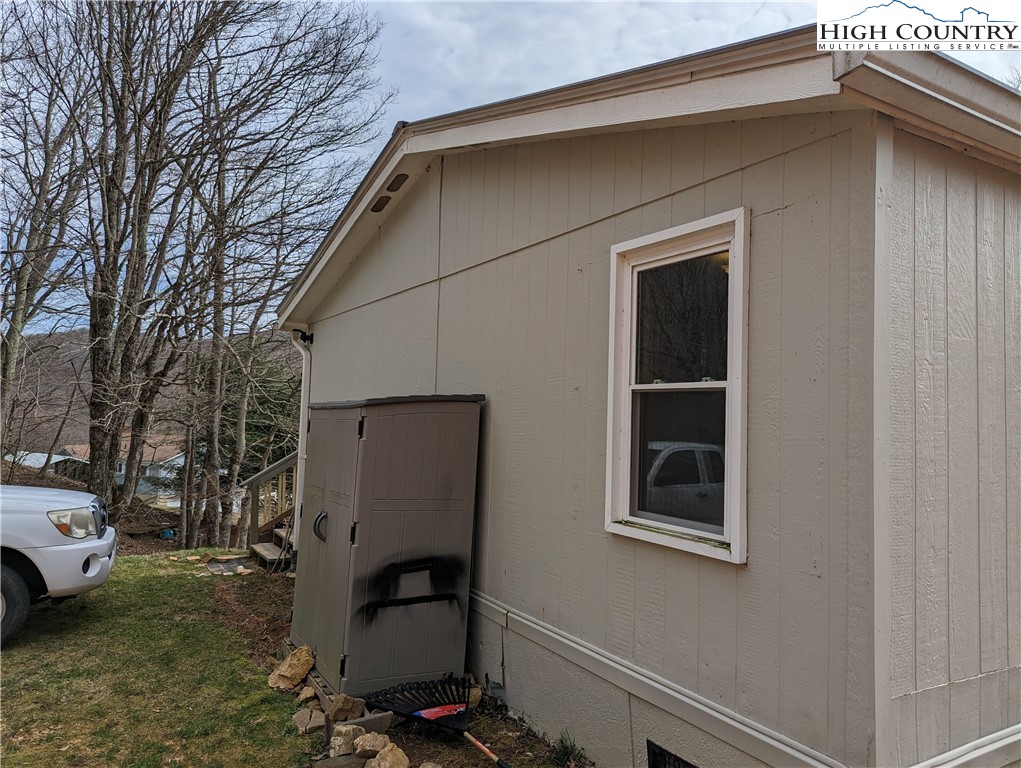 330 Sugarworth Mountain Road Boone, NC 28607 - Photo 7 of 43 a backyard of a house