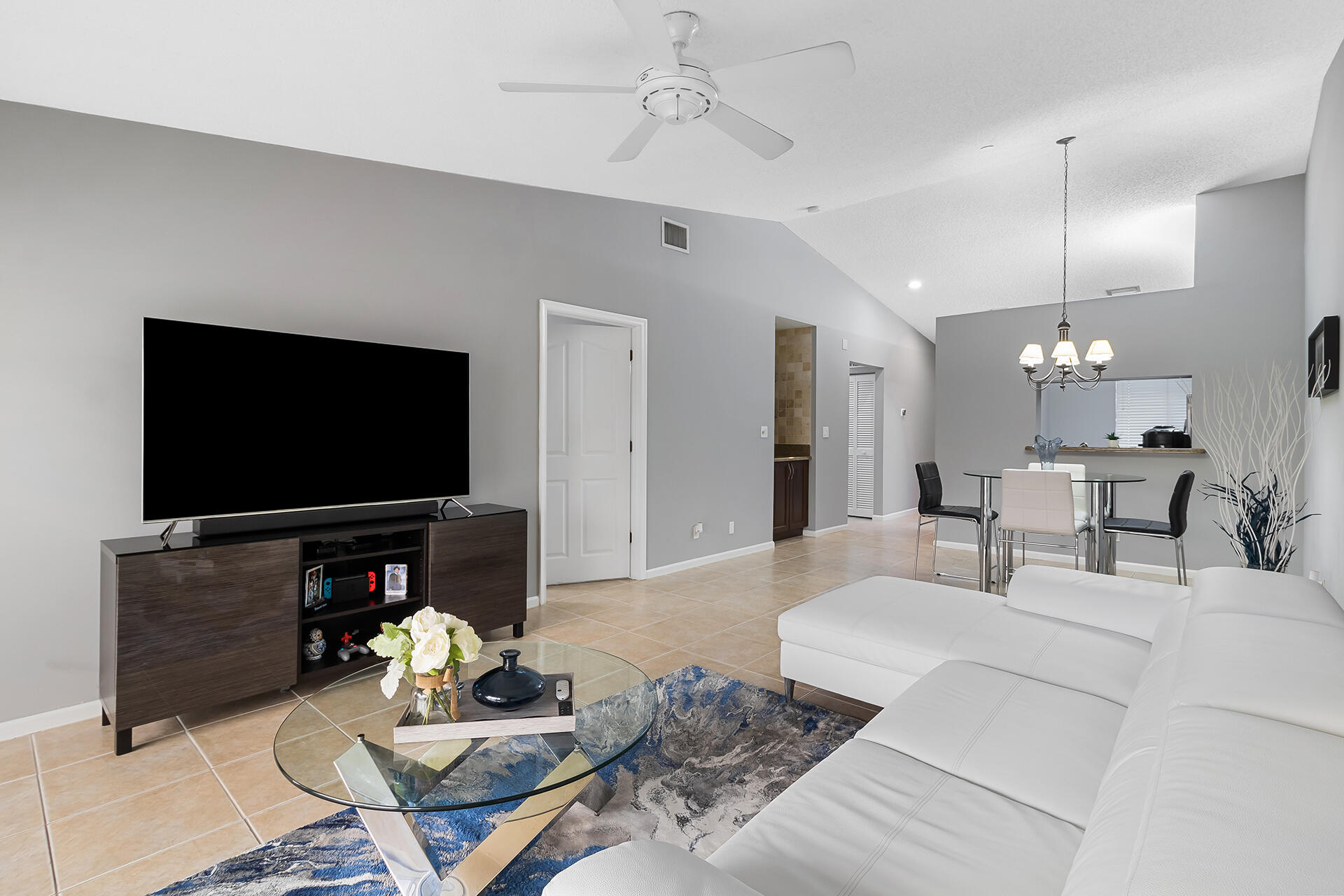380 Northwest 67th Street, Unit J202 Boca Raton, FL 33487 - Photo 4 of 18 IMG_6225