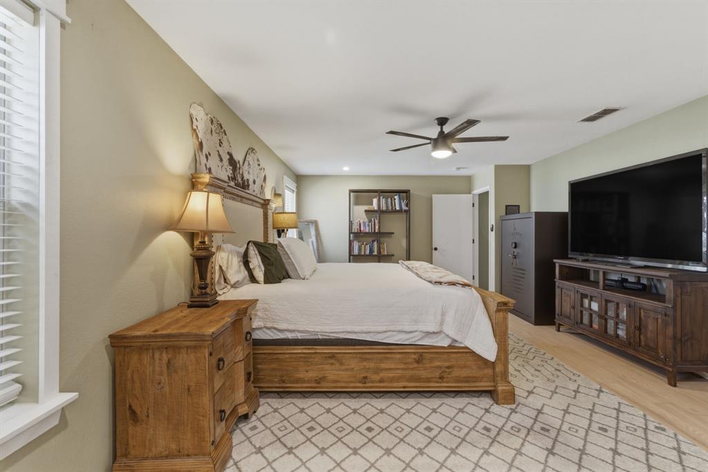 945 Lakeridge Drive Azle, TX 76020 - Photo 20 of 40 a spacious bedroom with a bed and a flat screen tv