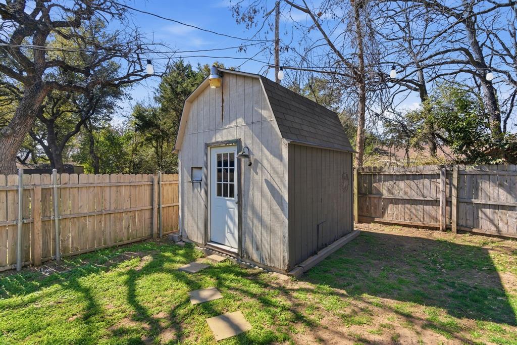 945 Lakeridge Drive Azle, TX 76020 - Photo 37 of 40 a view of backyard with small cabin and wooden fence