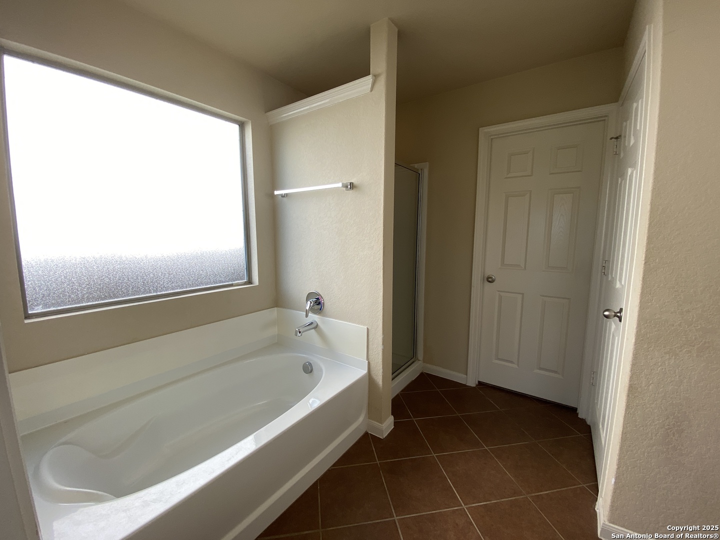 10714 Ranchland Fox San Antonio, TX 78245 - Photo 11 of 24 a bathroom with a bathtub and a shower