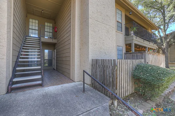 a view of a house with backyard and deck