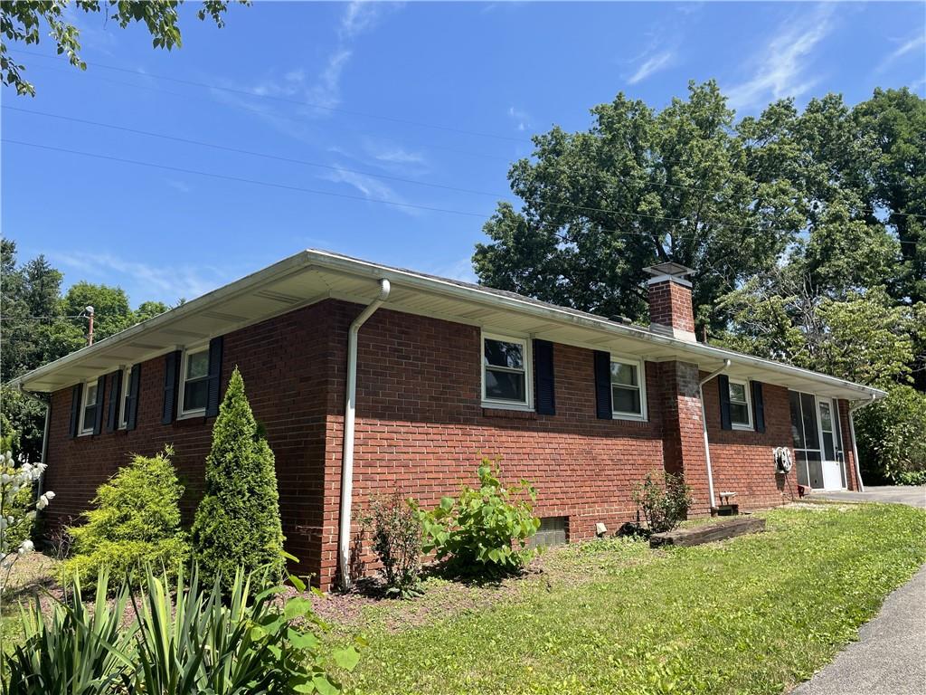 1658 Pulaski Road New Castle, PA 16105 - Photo 20 of 21 front view of a house with a yard