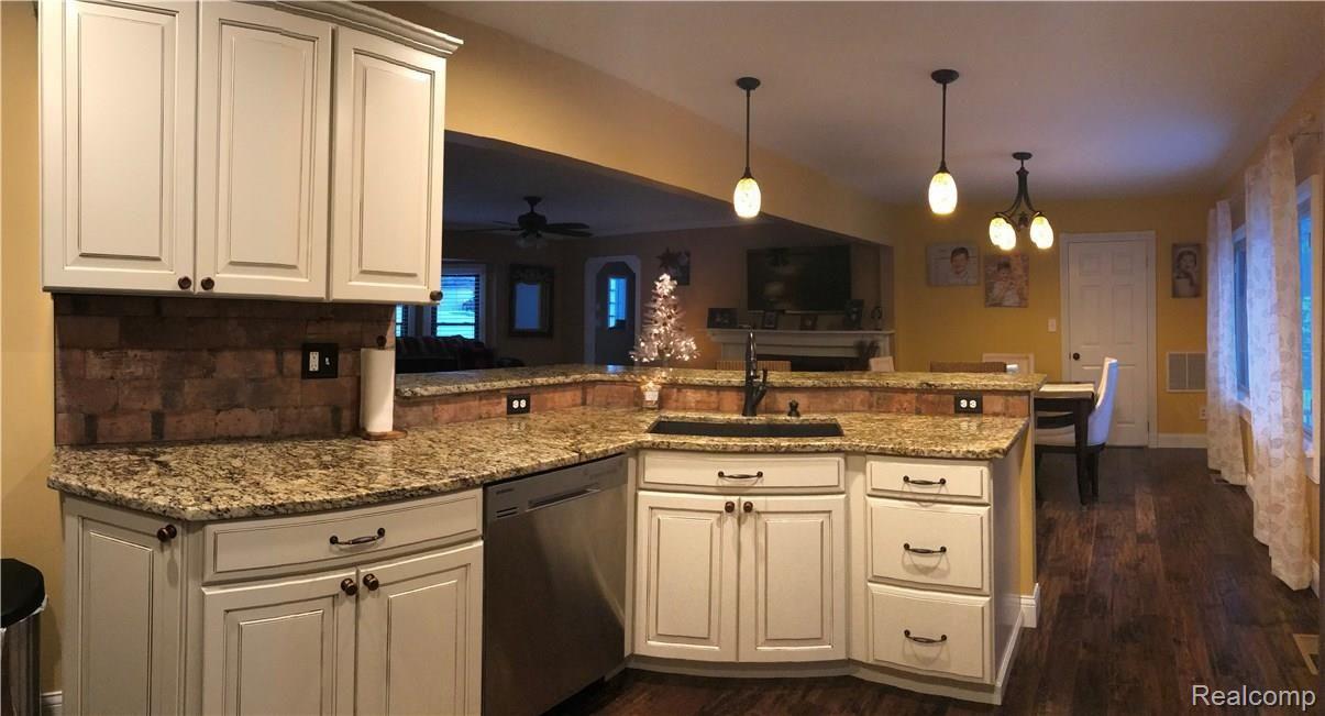 27791 Johnson Road Grosse Ile, MI 48138 - Photo 20 of 39 IMG_6942.jpg
