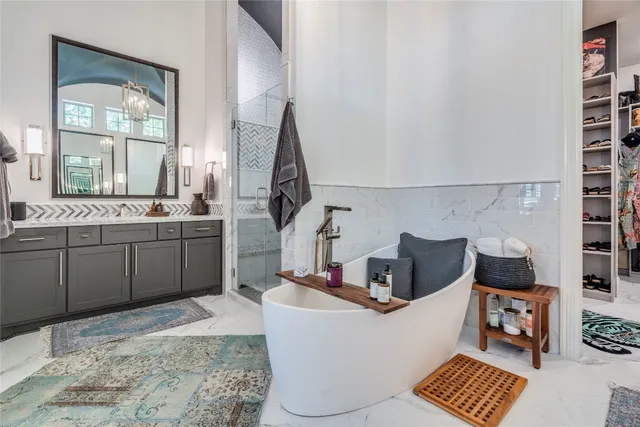 $1,990,000 | 109 Bisset Court, Austin, TX 78738