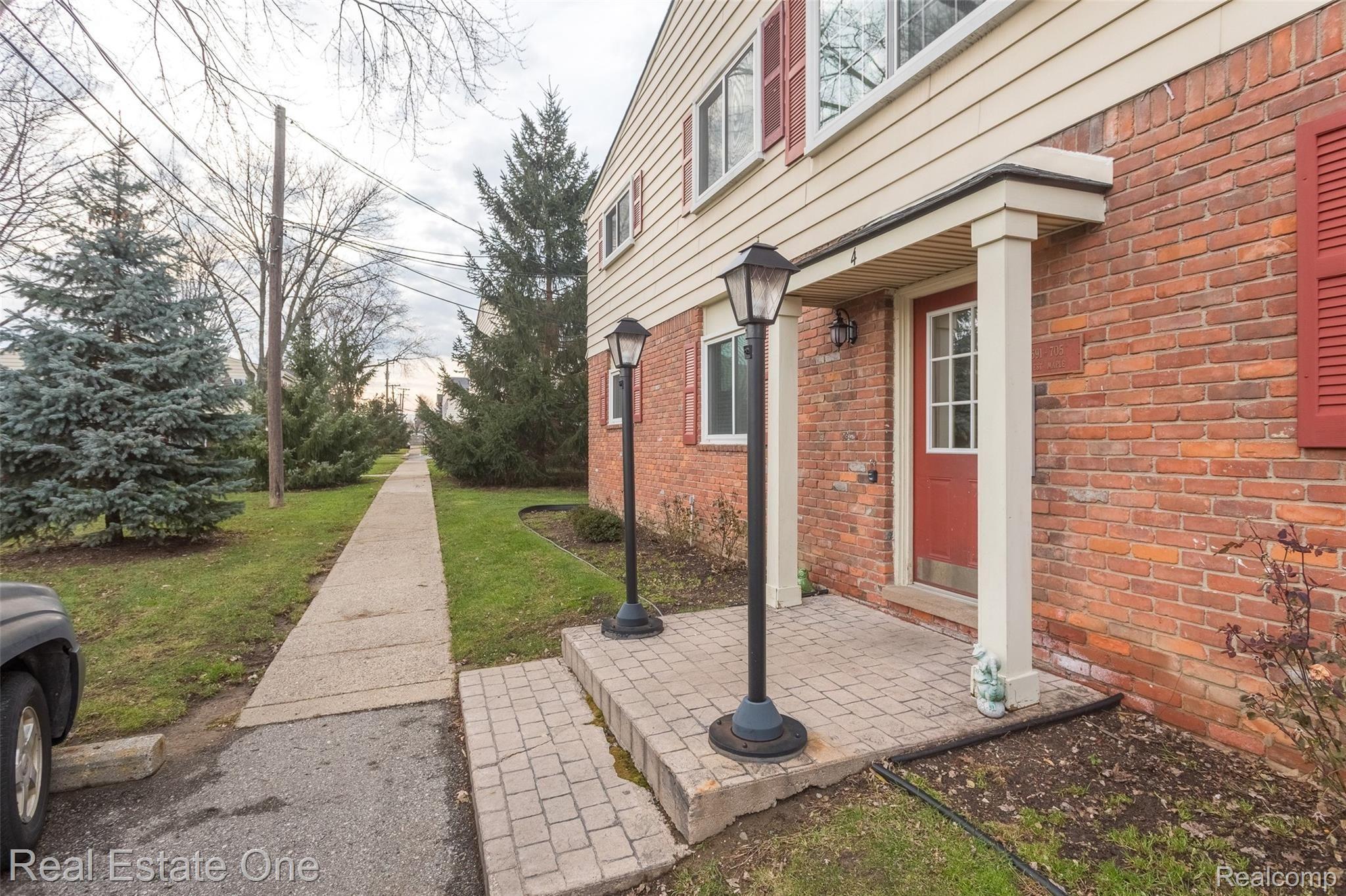 697 West Maple Road, Unit 31 Clawson, MI 48017 - Photo 17 of 20 Maple-25.jpg